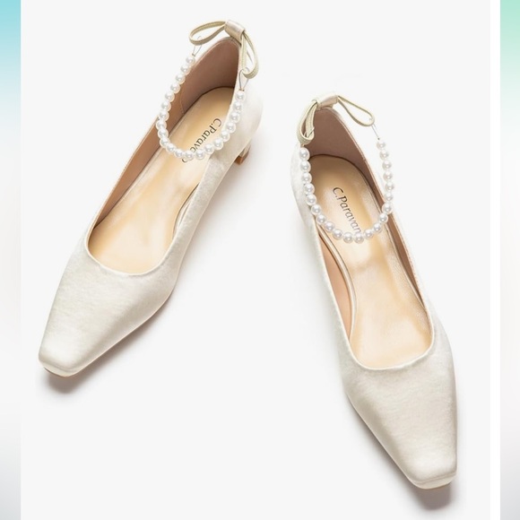 🆕 C.Paravano Chunky Low Heel  Square Toe Pumps Slip-On Closed Toe size8.5 Ivory - Picture 1 of 7